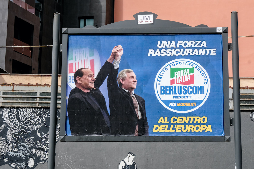 Berlusconi ancora sui manifesti elettorali di Forza Italia: c’era davvero bisogno?