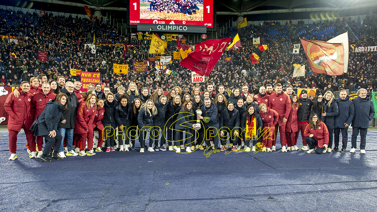 La Roma Femminile sfila con la Supercoppa vinta | Foto gallery di GIAN DOMENICO SALE